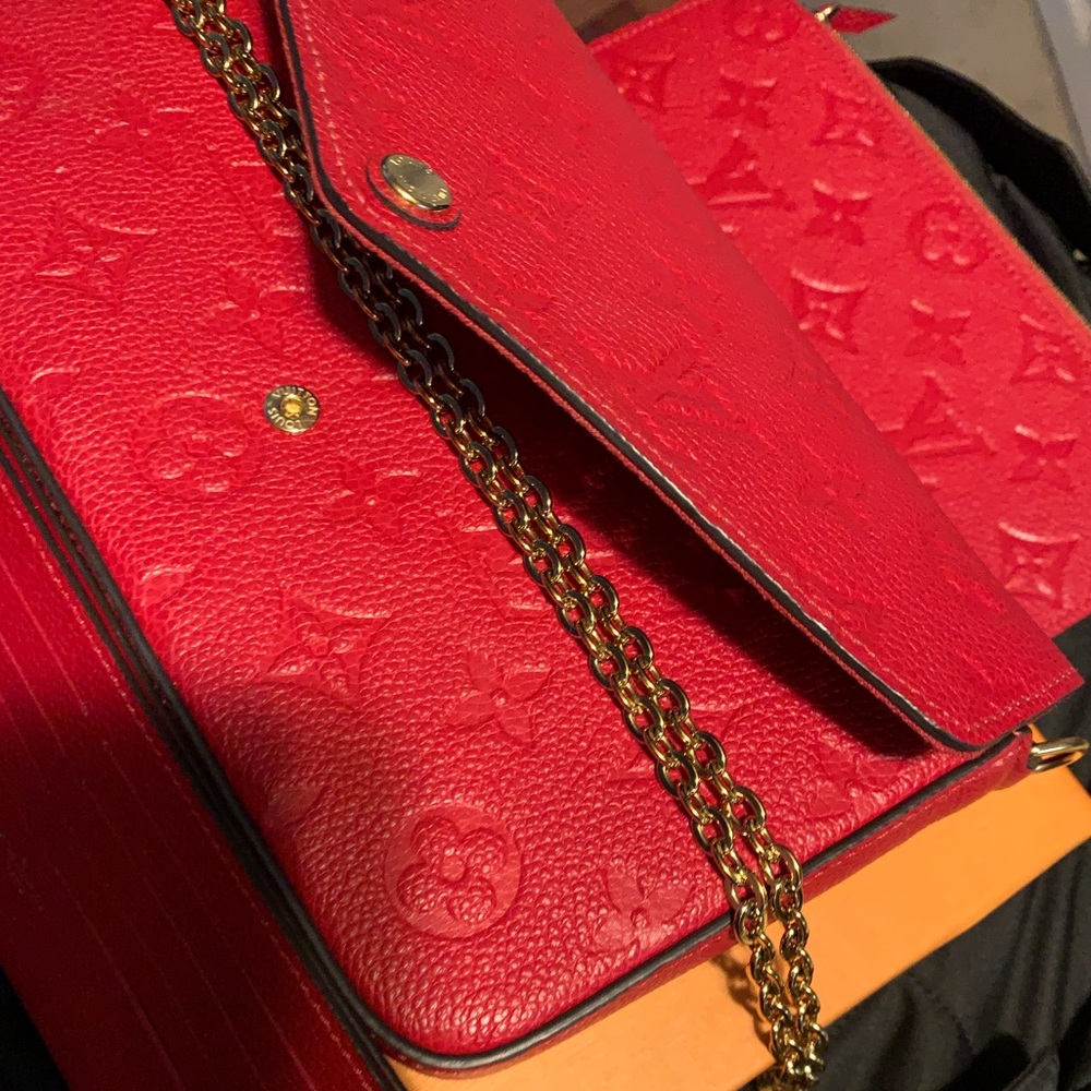 Louis Vuitton felice in Red ❤️